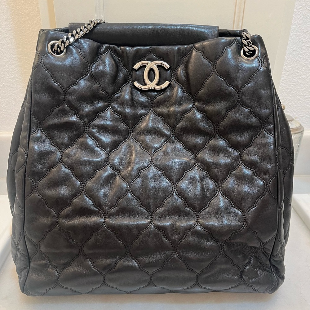 Black quilted leather Chanel Moscow Square tote